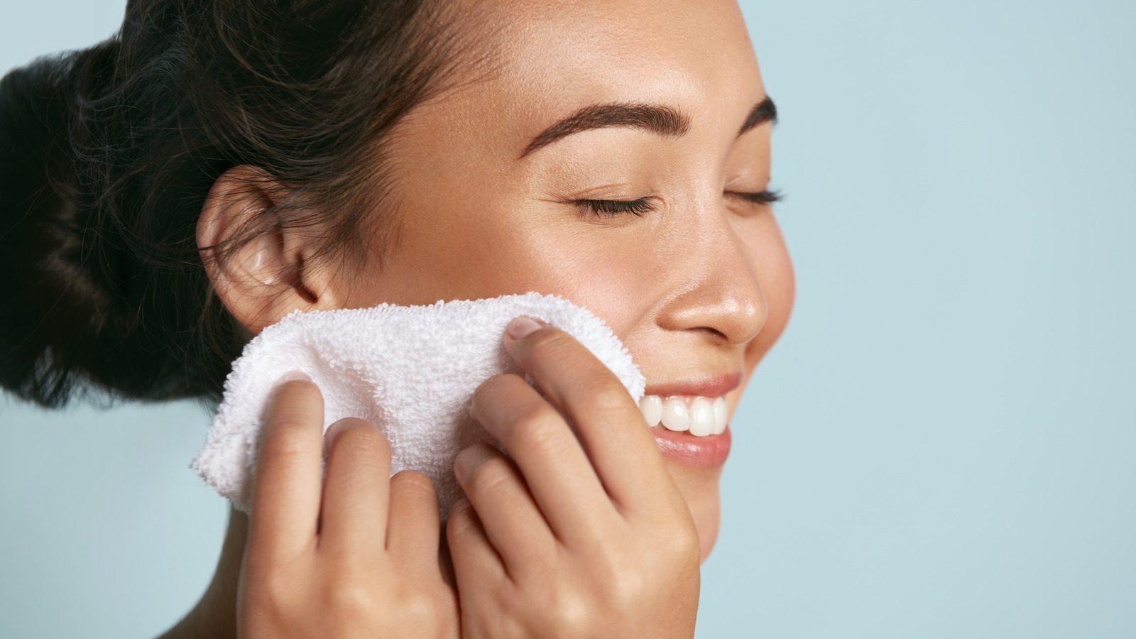 Creating Your Own Makeup Remover : 6 DIY Recipes